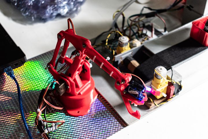 3dlinkme's tweet image. Construcción de brazo robotico impreso en 3D, para complementar el sistema de producción y control de la línea de producción dimensionada. Proyecto realizado por @Tenizart
#arduino #arduinocommunity #arduinocc #solidworks #robotic #engineering