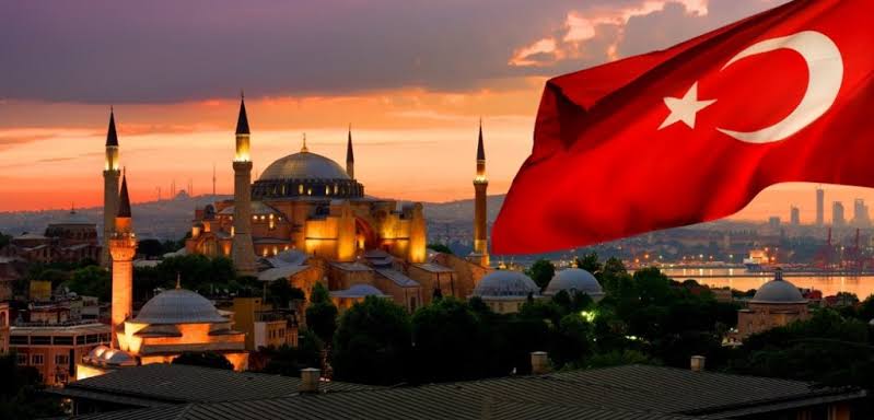 Biz Kimmiyiz?

Avrupayı dize getiren (Atilla)

50 binle 200 bin kişilik orduyu yok eden (Alpaslan)

2 bin kişi ile 500 bin haçli ordusunu kovalayan (Kılıçaslan)

Gemileri karadan yürütüp çağ kapatıp, çağ açan,
Fatih' TORUNLARIYIZ

Zulüm 1453 👉🏻 siz kimsiniz, gavur tohumları...