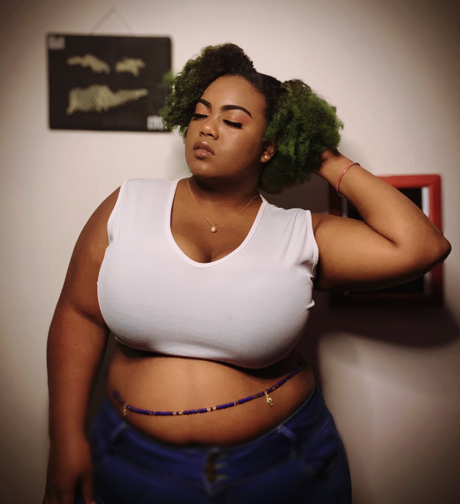 tis_best's tweet photo. Est.1991 #bigfine #fluffydime #naturalhair #greenhair #myfavoritecolorisgreen #plussizemodel #plussizeaddict #fatgirl #happygirl #beautybeyondweight https://t.co/JvYwymNPrh