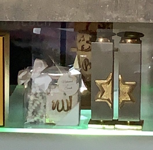 MadameVarda's tweet photo. Dans ma famille tu peux trouver ça un coran à côté d un rouleau de torah #coexiste bon weekend surtout aux fachos https://t.co/6leep9Mxbw
