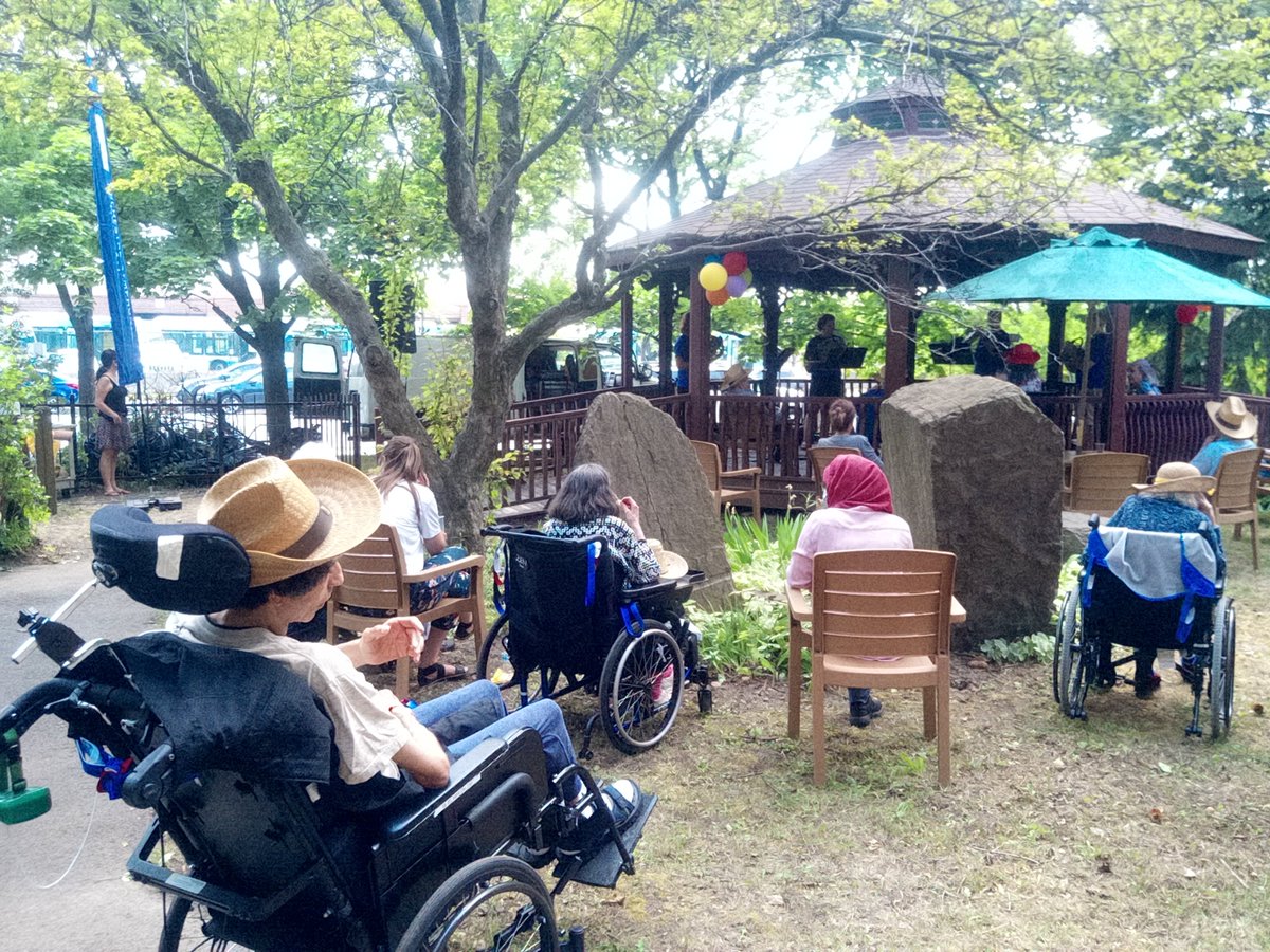 Jeudi 9 juillet: les musiciens de l'<a href="/OSMconcerts/">Orchestre symphonique de Montréal - OSM</a> ont offert réconfort et gaîté aux résidents et au personnel du #CHSLD Paul Gouin. #Merci #OSMConcerts 

Reportage <a href="/CTVNews/">CTV News</a>▶️ bit.ly/2ZWpxiv