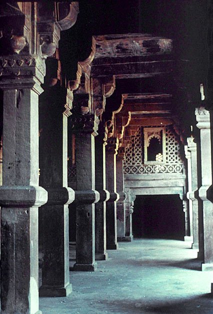 Atala Masjid in Jaunpur UttarPradesh is a Hindu temple for Goddess Atala Devi. It was ransacked by Sultan Firuz Shah and converted to Masjid by Sultan Ibrahim. It has Hindu temple architecture , pillars and many evidences that prove its a Hindu temple. #ReclaimTemples