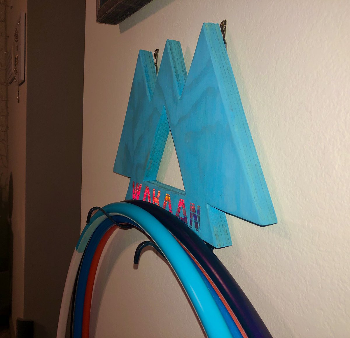 lexi_orsini's tweet photo. Quick shoutout to @MILFwTattoos for making me this gorgeous custom REFLECTIVE wakaan hoop rack 🤤🥵💕🔺🔺🔺 https://t.co/6ULjgdh7hK