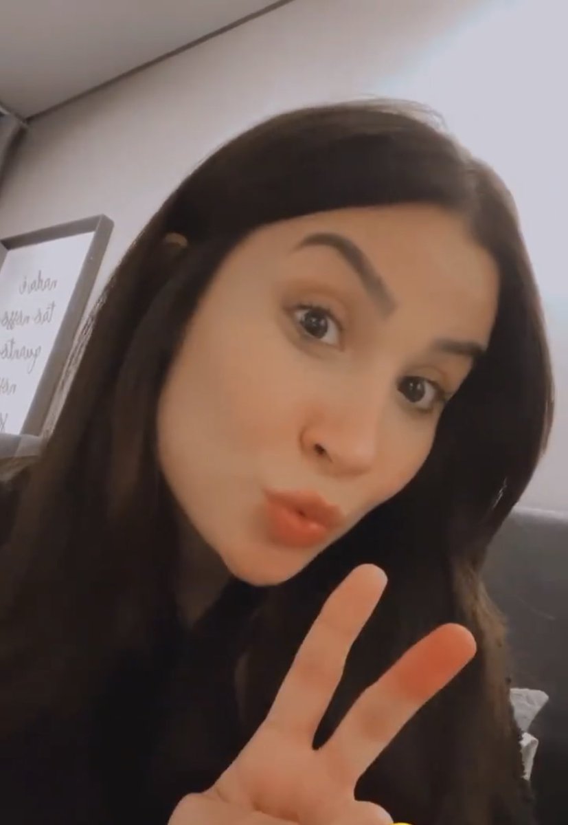 tuitalarye's tweet photo. divulgando os produtinhos da doutora @BiancaAndrade no Omegle 

a thread: https://t.co/G3U6uLRulr