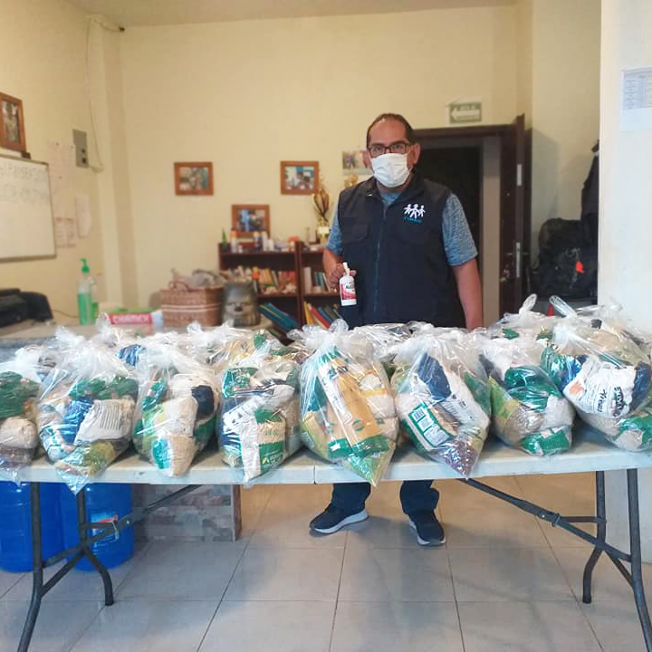 FIMRC's tweet photo. Thanks to our partner, @ToscanaPastasEc, our team at #ProjectAnconcito can continue to safely provide nutritious food to families in our nutrition club. Although we're not meeting in person due to COVID-19, we are grateful to still be able to deliver these much-needed supplies! https://t.co/GBr2pzjwM9