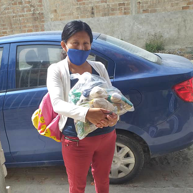 FIMRC's tweet photo. Thanks to our partner, @ToscanaPastasEc, our team at #ProjectAnconcito can continue to safely provide nutritious food to families in our nutrition club. Although we're not meeting in person due to COVID-19, we are grateful to still be able to deliver these much-needed supplies! https://t.co/GBr2pzjwM9