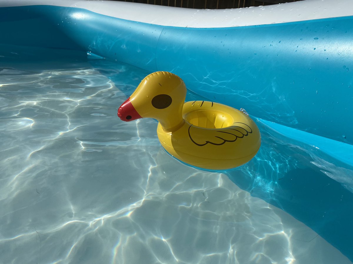 _MrsLawrence_'s tweet image. Sunny days should be spent in the pool! ☀️ @CFELISD #CFESummerFunBingo