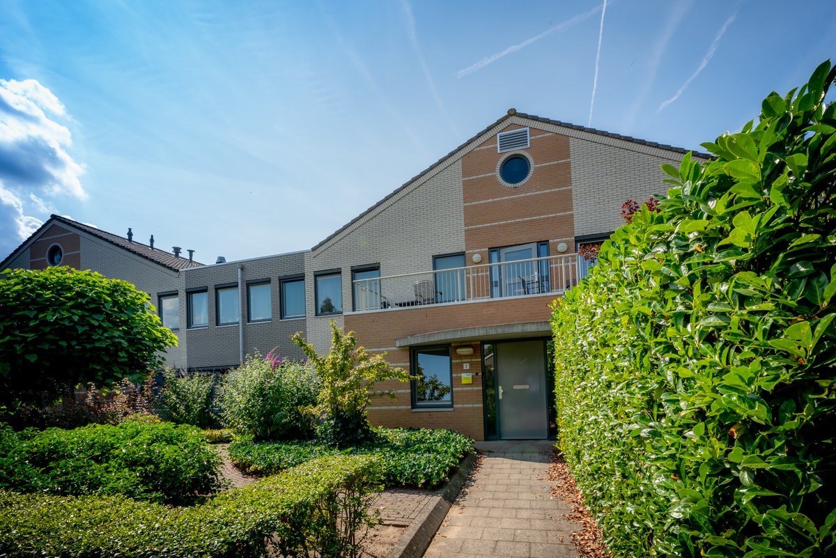 Bent u of kent u een ouder wordende cliënt met een intensieve zorgvraag die op zoek is naar een woonplek? Neem dan contact met ons op! Op de Zeisweg in Huizen is een woonplek beschikbaar. De woning is rolstoeltoegankelijk. Meer info visio.org/zeisweg2-4 of bel 06 20 62 83 22