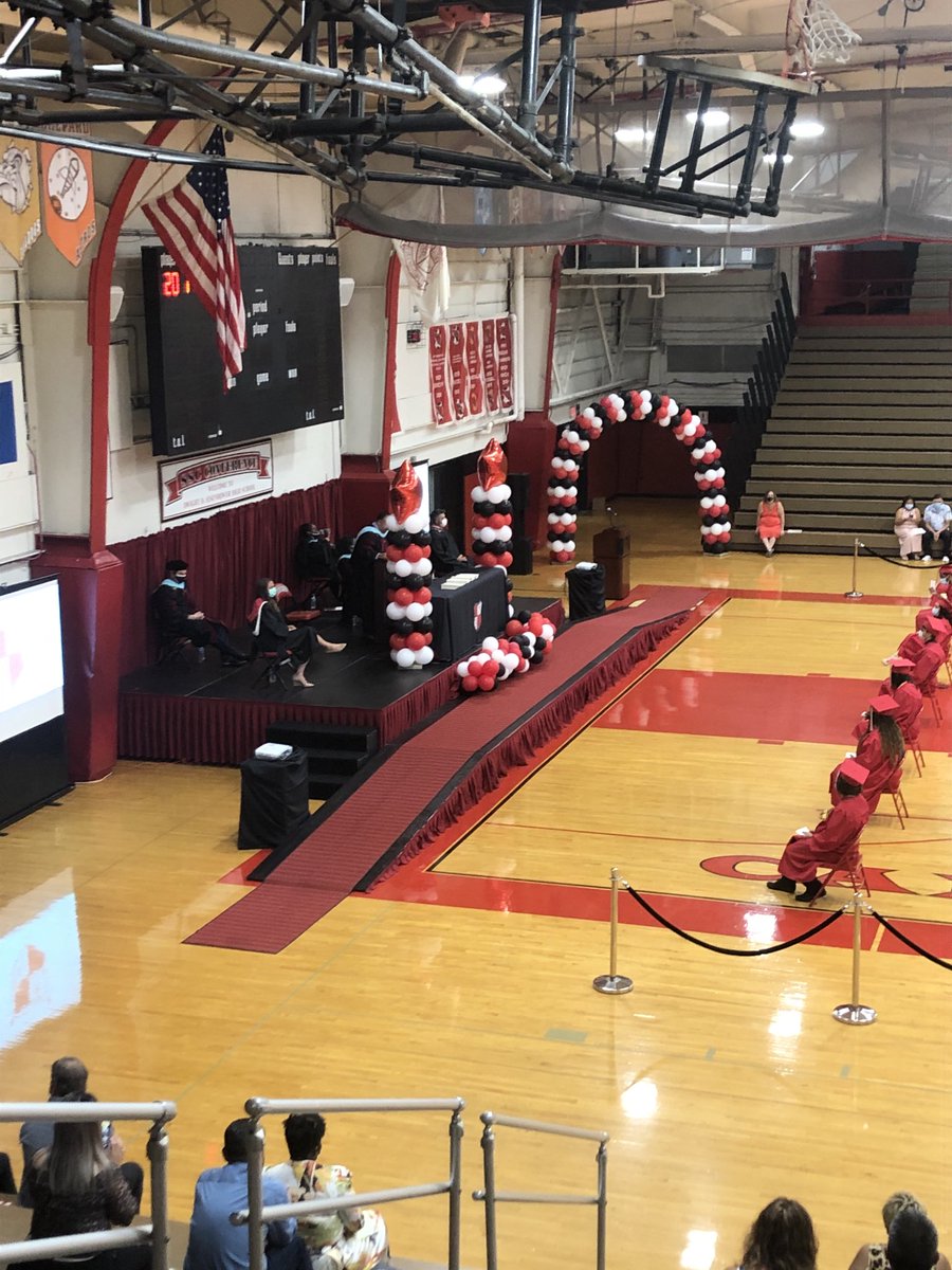 BrisenoEr's tweet photo. Congratulations Class of 2020 #DDExcellence https://t.co/aRzJyatwQM