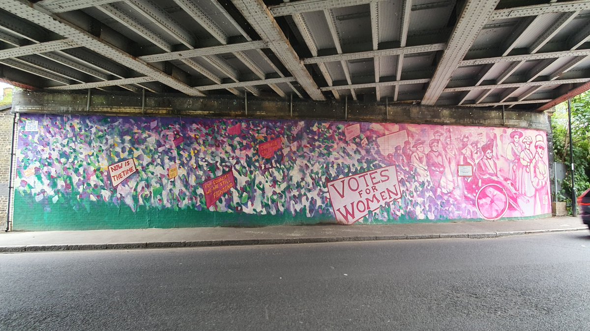 Welcome to Ladywell (but i'm actually leaving...) and the mural featuring Rosa May Billinghurst, a suffragette born in Lewisham and famous for using her wheel chair during protests and window smashing. Rare to see disabled representation like this  @DrFrancesRyan