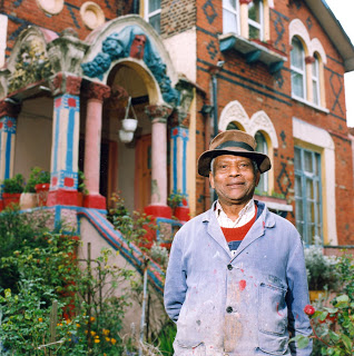 Going up the hill you past the Pink House. Technicolor creation of Brenton Samuel Pink (AKA Mr Pink). Lewisham Ledger have a great article and Helena Appio's film can be seen here: . I feel  @Furmadamadam might enjoy... https://lewishamledger.tumblr.com/post/178070388965/a-colourful-life
