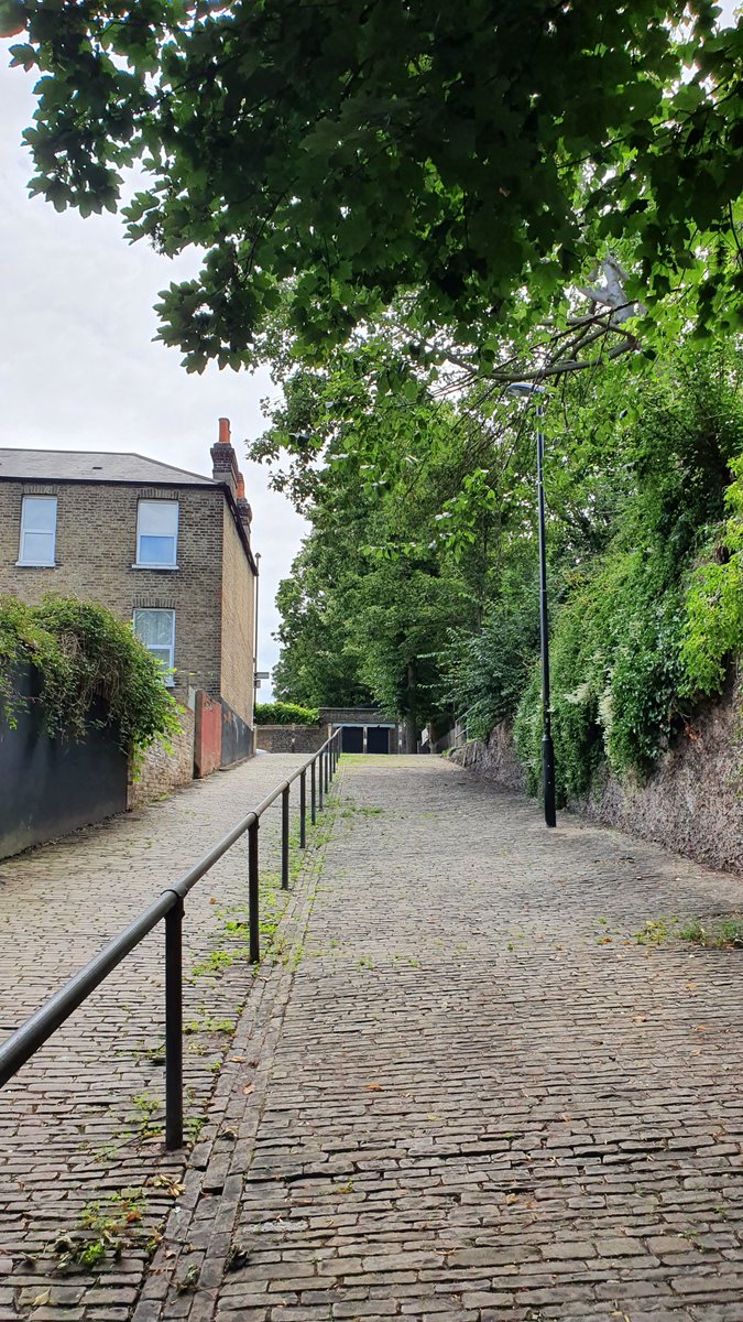 Whitepost Lane - a "secretive little footpath" leading to Hilly Fields.  #Lewisham