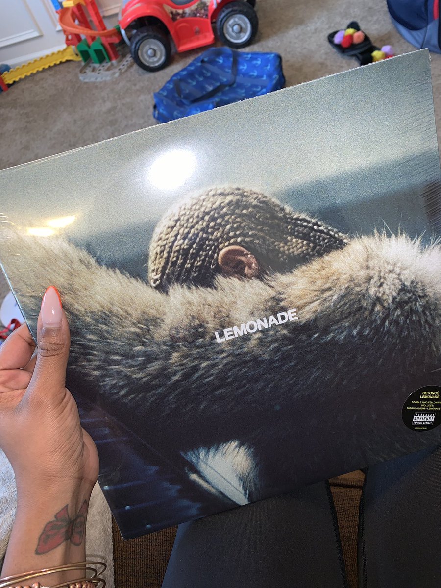 My friend  @steelydanalbum saw my previous tweets about wanting to start a vinyl collection & gifted me with one my favorite albums created in the last few years.... Love her deep for this one (Aja & Beyoncé). Lemonade. On vinyl.