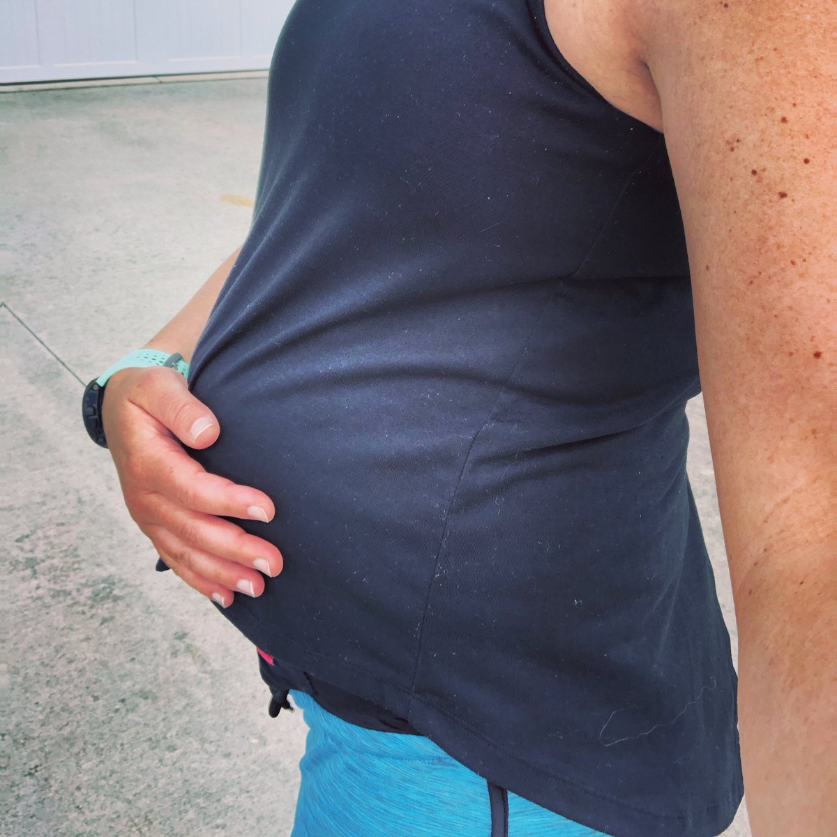 LindsayIRL's tweet photo. Today’s running win - putting on my shoes was more difficult than the actual run (thanks, giant belly!) so gotta love that 👍

#running #runningcommunity #fitpregnancy #wellness #wellirl https://t.co/eZvwbqCIbp