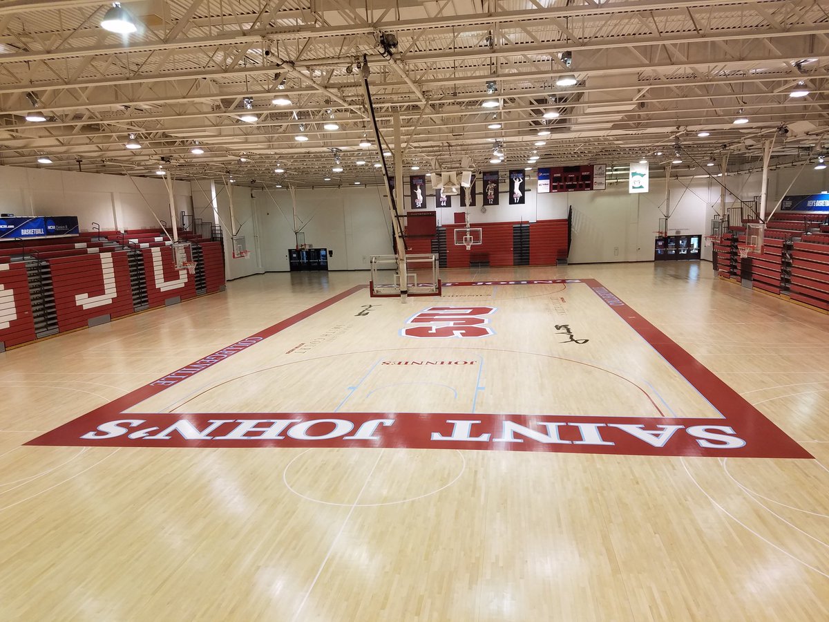 Ahhh...that new court smell 😍 #d3hoops #gojohnnies
