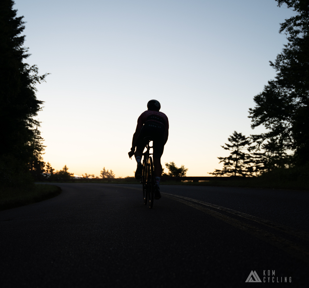 Seeing the sunrise makes the morning grind worth it 💪🏻🤗
.
.
.
.
.
.
.
.

#outdoorride #rideoutside #cyclinglifestyle #cyclinglife #roadbike #roadbikelife #cycling #cyclist #cyclinglife #cyclist #KOMcycling #whereiride #triathlon #triathlontraining #cyclingmotivtion