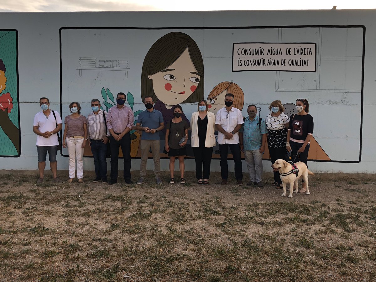 tramuntana_tv's tweet photo. Inauguren el mural de 70 metres que l’artista figuerenca @AlbaFalgarona Wäwä ha pintat a l’Estació Depuradora d’Aigües Residuals de #Figueres #Fisersa https://t.co/ndphuLuRam