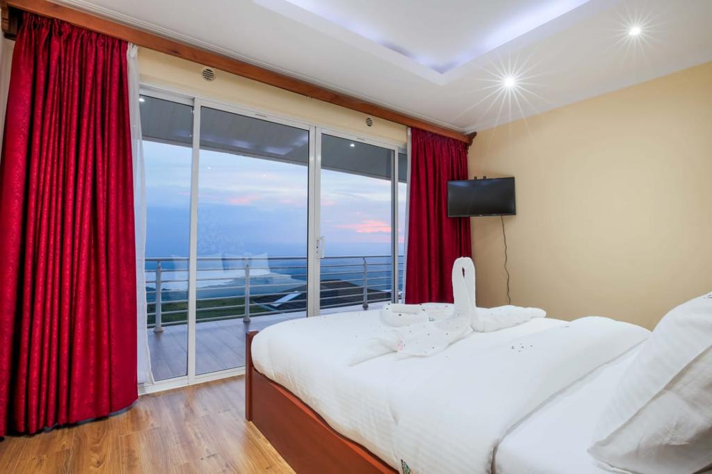 letsDiscoverke's tweet photo. Such a view will cost you only ksh 9,250 per person sharing per night.

Let us book your next trip 😉, Text or call 0769673933 https://t.co/s7J3mG89pX