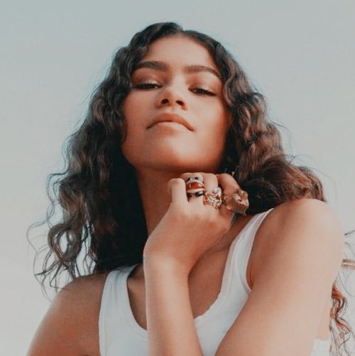 ━ zendaya as princesses; a magical thread 