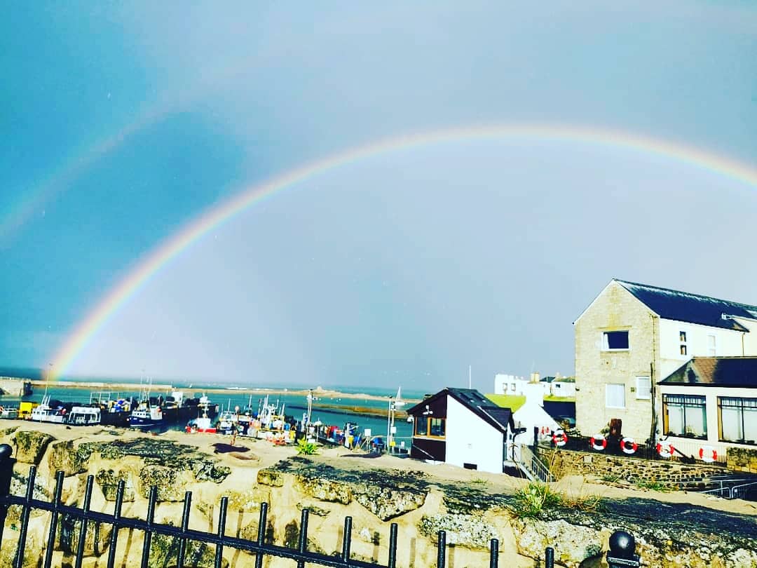 wildeemma5's tweet photo. #doublerainbow🌈🌈 #explorersroad #banburghcastleinn
Be a rainbow in someone elses cloud 🌈😍
#beauty #nature #bigweatherpicoftheday #Weathercloud https://t.co/7p0QpLu3gj