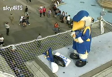 HaydontheWomble's tweet photo. So today is a day of anniversaries 18 years ago #AFCWimbledon played their first friendly at Sutton United. And 11 years ago today I become a work of art as I spent an hour on the 4th plinth in Trafalgar Square for the #oneandother project and became a #Plinthian https://t.co/M65sfRYA3u