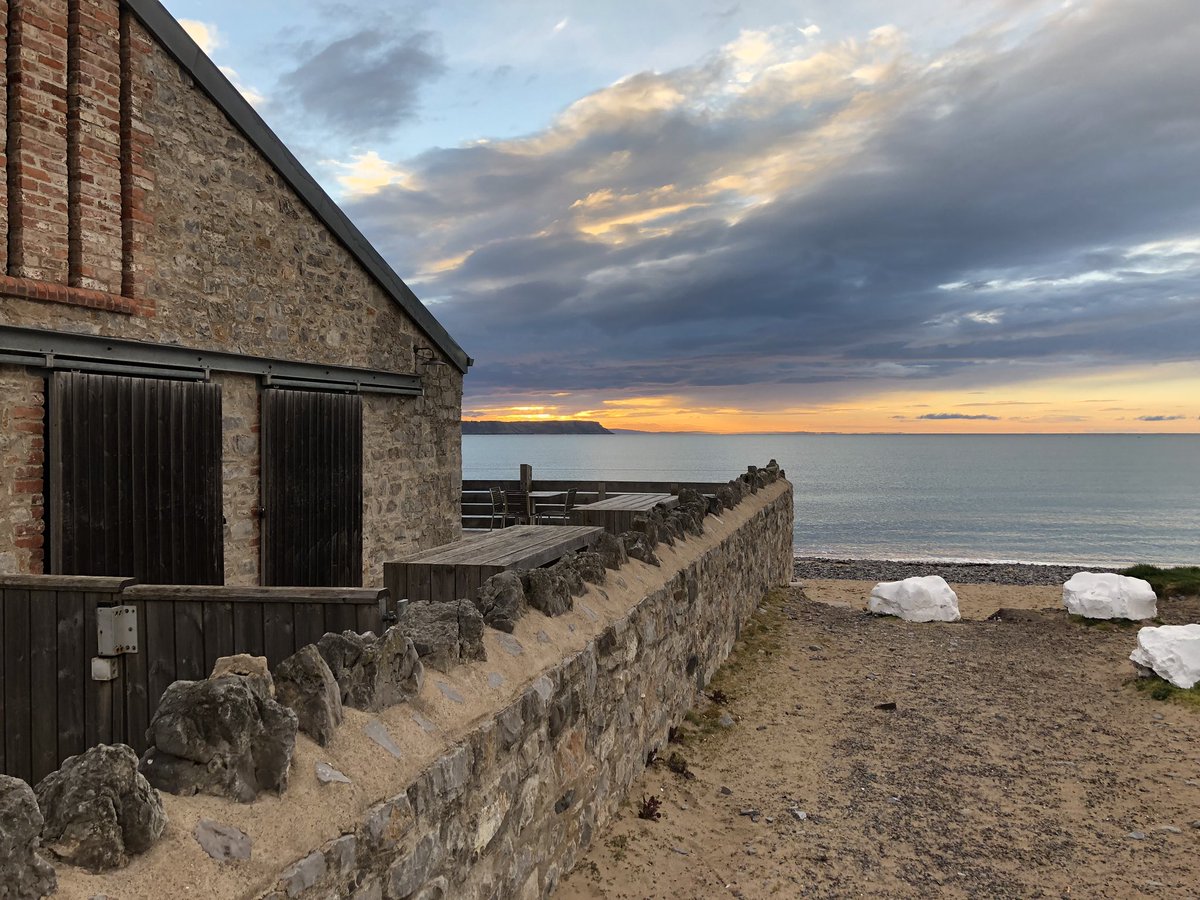 HGChef1's tweet photo. Tell you what guys its amazing getting all your messages saying that you have booked, I simply cannot wait to welcome you all @BeacHouseOxwich 
See you soon you lovely people 😘 https://t.co/3o0gfiefxd