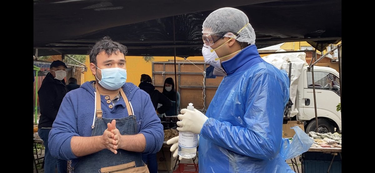 SaludQuilicura's tweet photo. 🔵 REALIZAMOS TEST RÁPIDOS DE COVID-19 EN FERIAS DE #QUILICURA 🔵

✔️ Porque la salud y el bienestar de nuestros vecinos es prioridad, hoy profesionales de @SaludQuilicura realizaron 500 tests rápidos de Covid-19 en la feria libre ubicada en Av. O’Higgins con Av. Lo Marcoleta. https://t.co/HiBrLdGTEU
