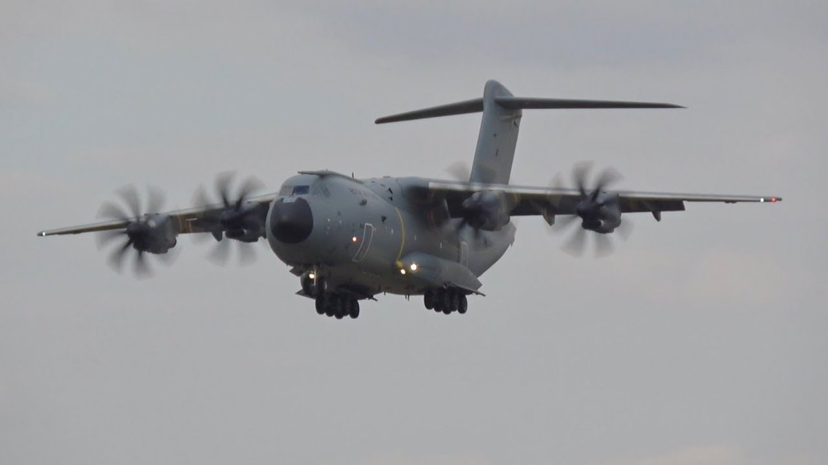 EireNeutral's tweet image. There have been about two planes every day to Shannon this week, with the exception of a US reconnaissance plane all were jumbo jets carrying soldiers. Two USAF Hercules C-130s left Belfast last Friday, one Atlas RAF C1 (shown) arrived on Thursday .
All flight paths are in thread