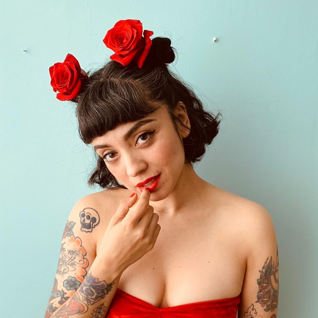 kexp's tweet photo. KEXP se encontró con la cantante chilena @MonLaferte durante la grabación de su próximo álbum en cuarentena. Reflexiona sobre su paso por SEA y el haberse reconectado con la música en aislamiento. Lee la entrevista de @AlbiCabrera para @ElSonidoRadio aquí: https://t.co/teJNVjnL2Y https://t.co/e2MtPZ0yEm