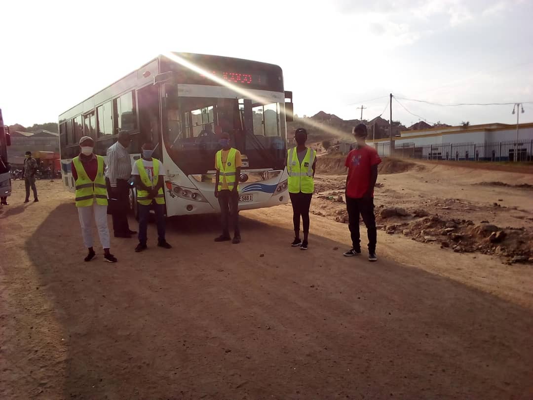 RyvcpKamonyi's tweet photo. Kamonyi barakangurira umunyarwanda wese kwirinda ikwirakwira rya ##COVID19
Nimururwo rwego @RyvcpKamonyi inkoko ijya kubika twazindukiye ahateranira abantu benshi mumasoko, muri za gare zimodoka ndetse mo mudu centre twubucuruzi.... aho iwanyu byifashe ute? @RwandaYouthVol1 https://t.co/SNDjDkoZhL