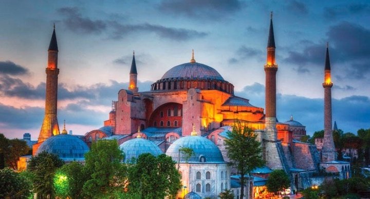 Sen hep güzeldin.
Şimdi daha da güzelsin.

#AyasofyaCamii