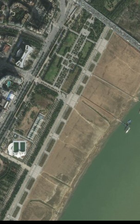  #ThreeGorgesDam  #ChinaFlooding  #YangzteRiver  #Wuhan Good satellite reference for video posted above this tweet. It shows how large beach was, you can see the bridge in background. @WLaowai8