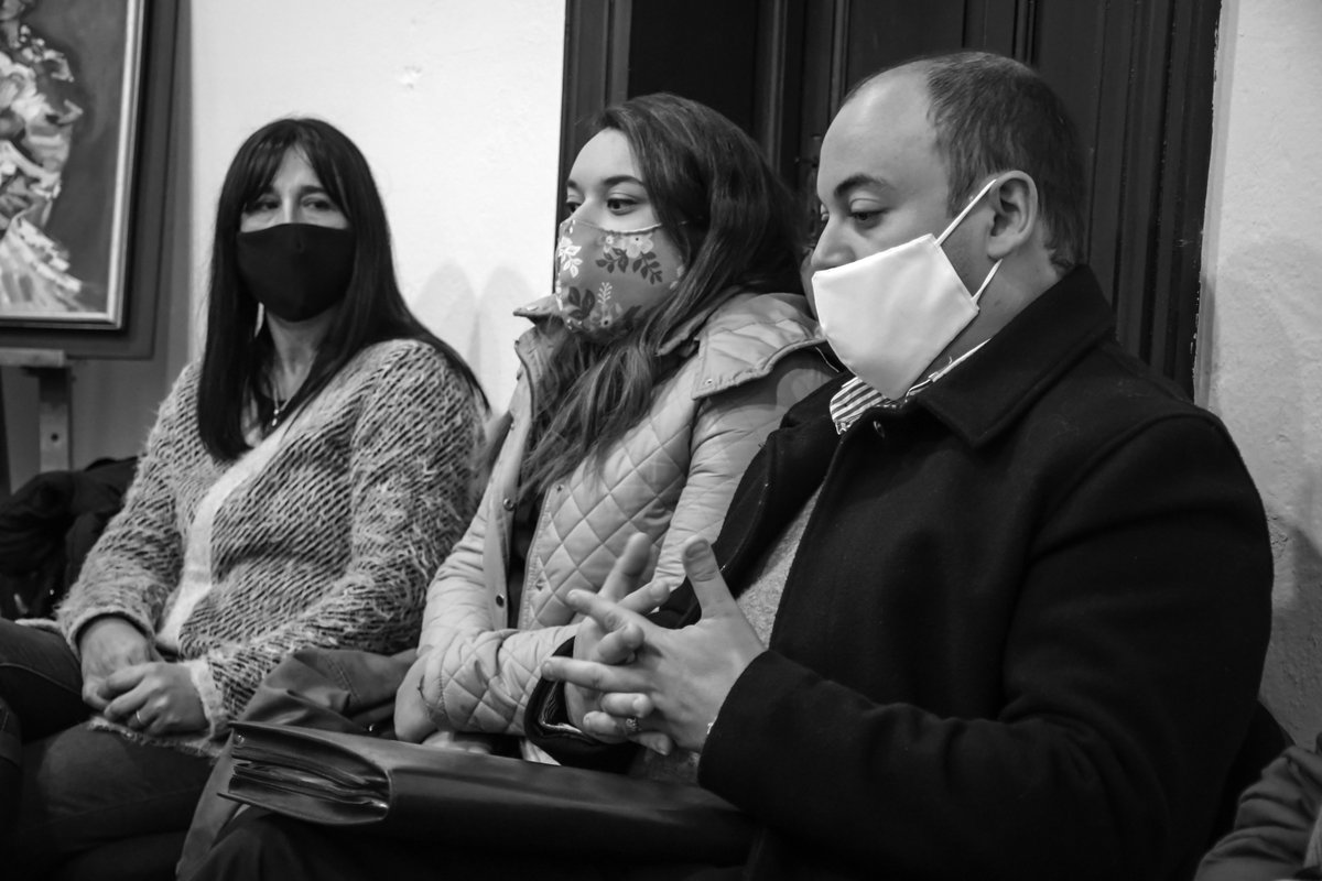 EsteFilial's tweet photo. El 30/06/20 realizamos una charla sobre la #LUC en el Espacio Cultural y Pedagógico de la @FenapesUruguay en Nueva Helvecia
Participaron por la Filial @ElianaLap20, Gustavo Hellbusch y Gonzalo Travieso junto con el diputado @nicovieradiaz y Diana Olivera suplente de @mariocolman https://t.co/3lMXOqivUj