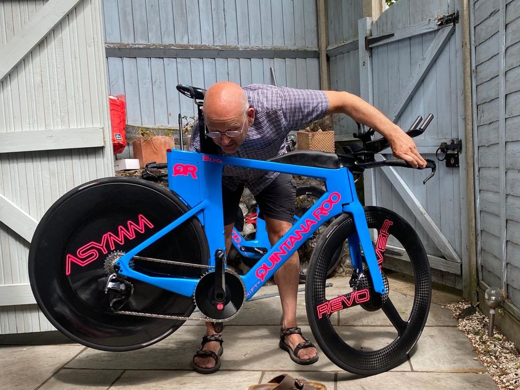 Noaveragejoe88's tweet image. I’ve had my bike nicked off of my car in Grenoble. It was locked on my car but was taken. It is the bike in the first picture but with the training wheels of the second picture. 

I would really appreciate it if you could share this post in the hope I can get my bike back.