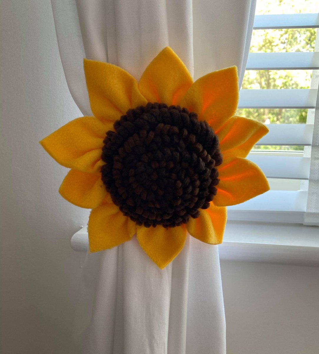 I also bought new blinds, curtains and a curtain pole and I added leaf fairy lights to the curtain pole, sunflower curtain ties and a light box to my windowsill, these make it very cosy at night