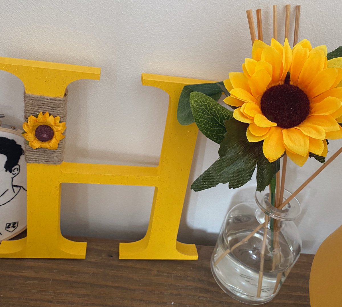 then also on my bedside cabinet I have this sunflower coaster, this print, a yellow letter h, sunflower diffuser which actually smells like sunflowers and this little yellow lamp 