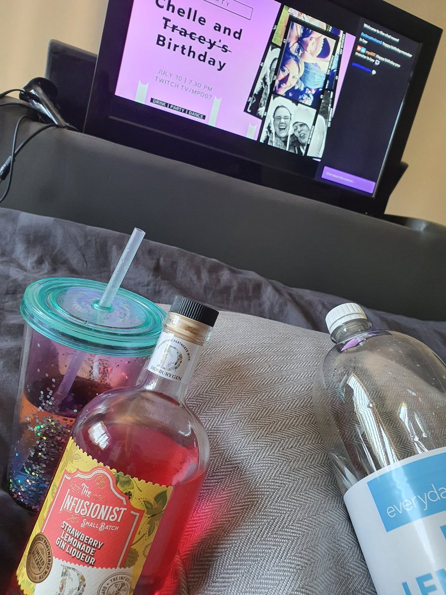 perri_troake's tweet photo. #MPDLive #birthdsylockdown #gintime https://t.co/xWIoDIw47V