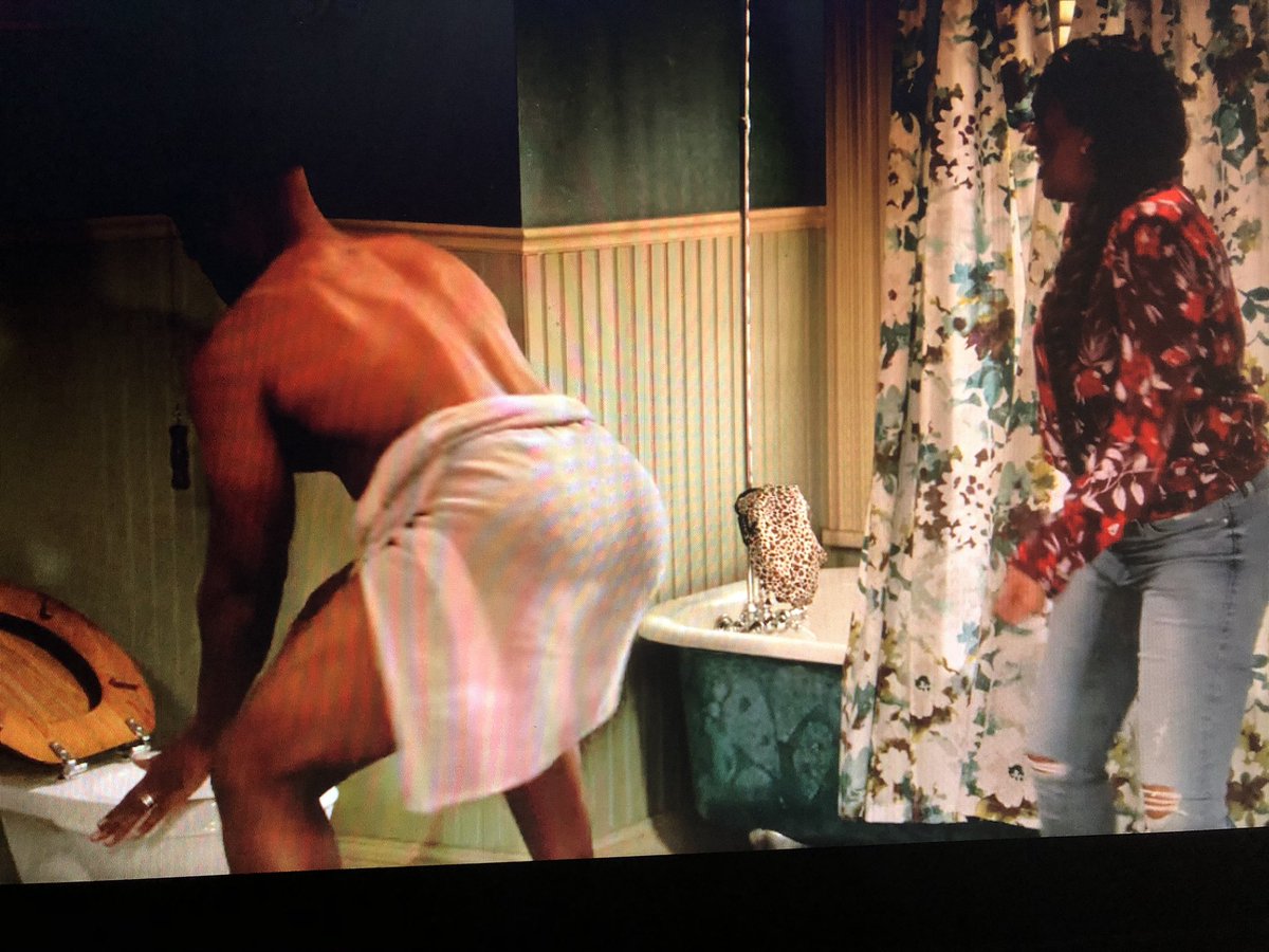WDicksonWeru's tweet photo. @netflix @familyreuniontv 

Kindly note you had indicated this show as for 7 year olds but this scene is not for 7 year olds! Very displeased. And to know I left the kids alone watching this. @netflix kindly rate the movies properly! https://t.co/Og3O8HQPqR