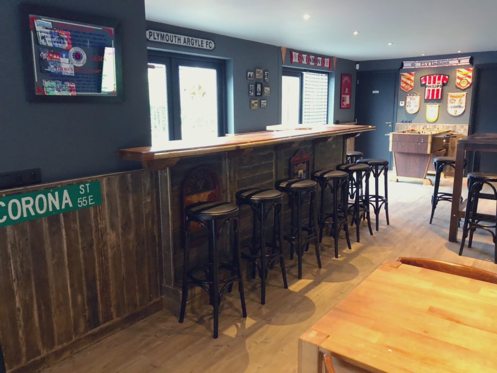 Ron_Coppens's tweet photo. Na ruim twee maanden hard werken is het dan zo ver: een eigen pub aan huis (voor eigen gebruik). Alles dicht vanwege COVID-19? Dan maken we er zelf een. Welcome to the party! 
#pub #kroeg #voetbal #marktplaats #ebay https://t.co/H7KTjrnMmb