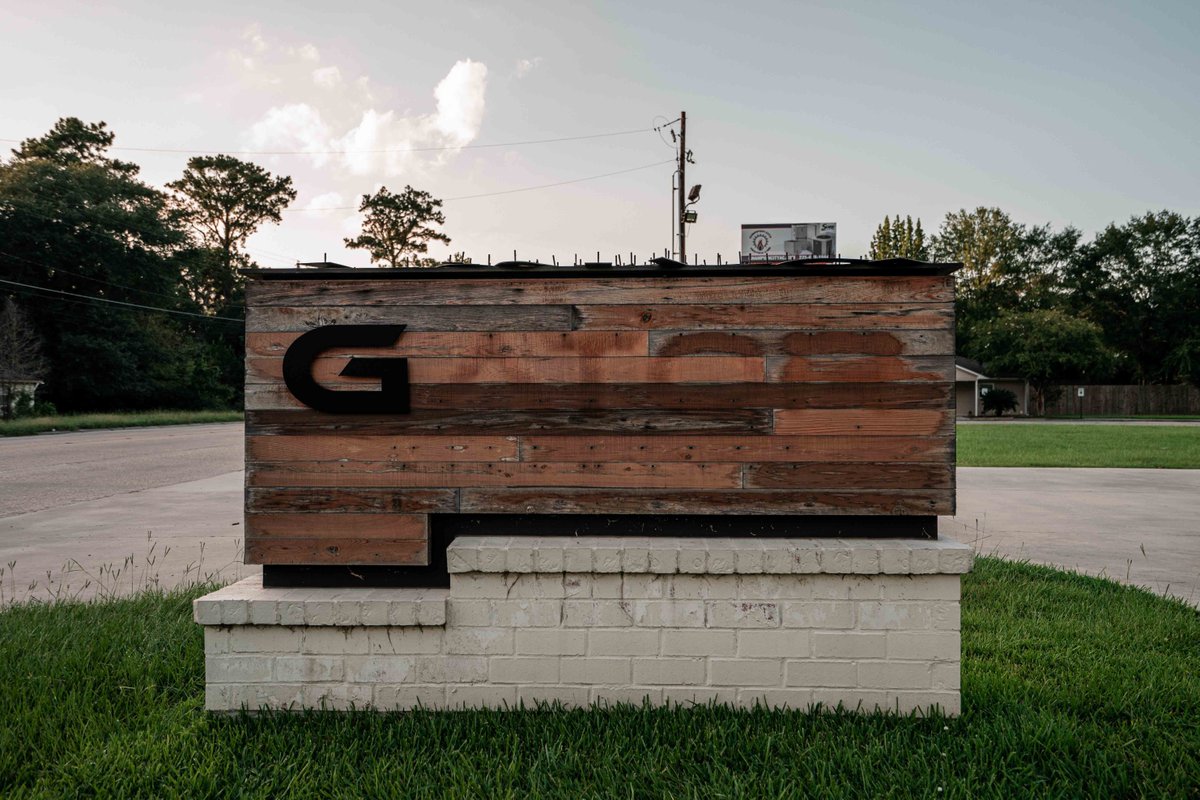 GatorMillworks's tweet photo. As hard as it is to say goodbye, these letters have found a new home! Thanks for the memories.
#gmw #gatormillworks #gatorstrong #millwork #woodwork #millworkindustry #woodworkindustry #residentialmillwork #commercialmillwork #custommillwork #customwoodwork https://t.co/rnk4bgMNSe