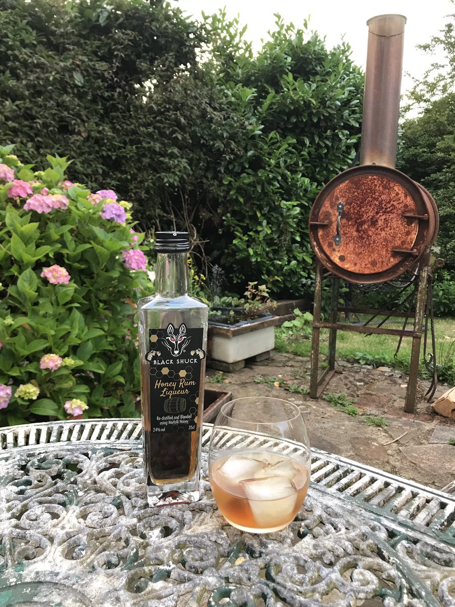 BeesApitherapy's tweet image. Yum, well done @blackshuckgin - perfect for the end of a busy week - cheers