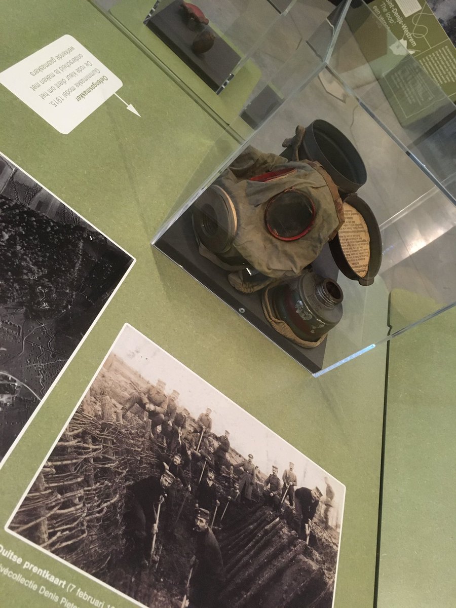 Ook in #Spoorzoekers moeten mondkapjes nu 😷 Klein bier vergeleken met dit Gummimaske uit 1915, een oefenmasker, geen echt. Ooit gebruikt in de oefenloopgraven van de #Koppenberg die je in de expo op het spoor komt met LiDAR? <a href="/ArcheoUGent/">Archeologie UGent</a> oost-vlaanderen.be/spoorzoekers