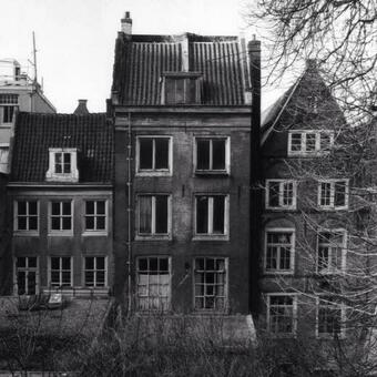 RealTimeWWII's tweet photo. Otto Frank has prepared a secret annex in the attic above his jam business, to hide his family &amp; other Dutch Jews from Nazi occupiers of the Netherlands. https://t.co/Rp3Svz2cYb