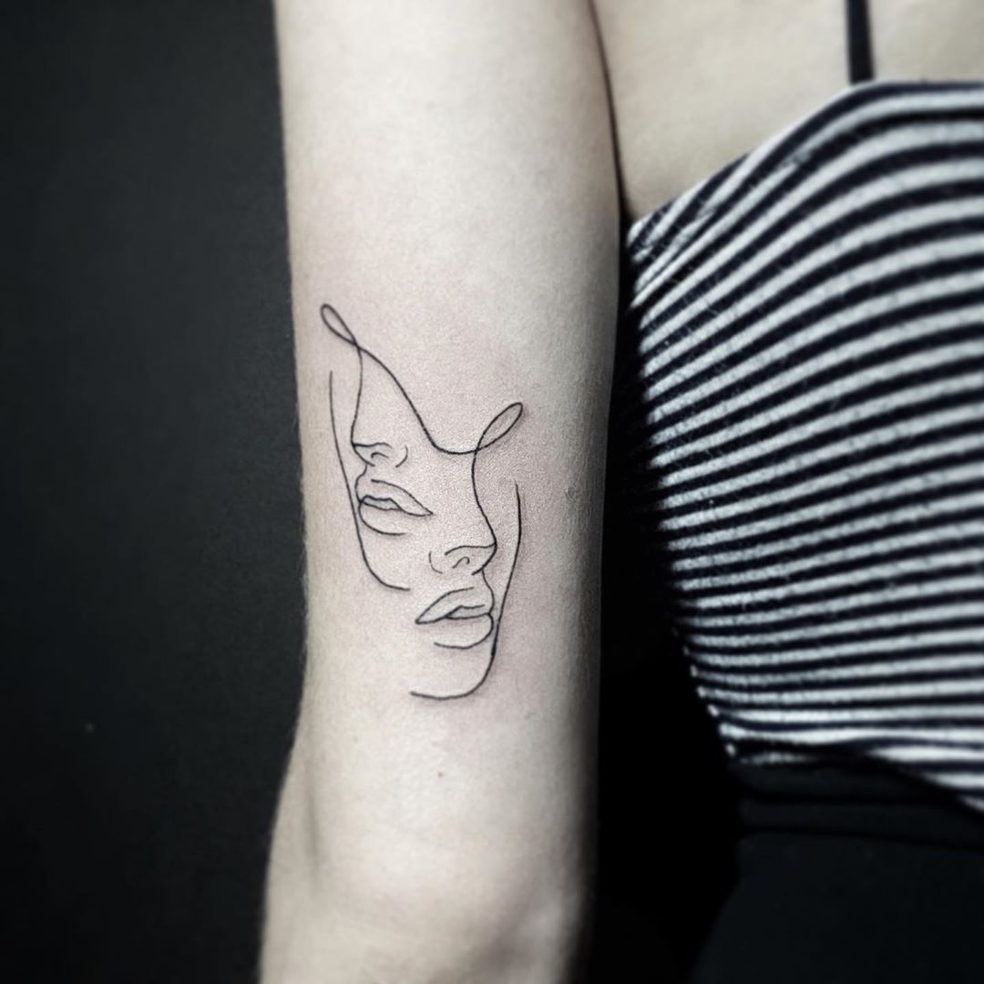 Pride_N_Envy's tweet photo. Stunning and elegant tangled connections done by our amazing and talented @thehandsomeartist!
Drop us a π€ if you're looking for something similar!π
DM him for bookings! https://t.co/ruK8e9HPUI
#continuouslines #linework #minimaltattoo #orlandotattooartist #lineworktattoo https://t.co/RJCYOgT2iI