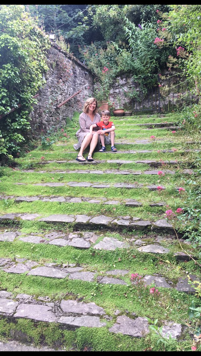 Deborah Hickey 🐝 tweet media