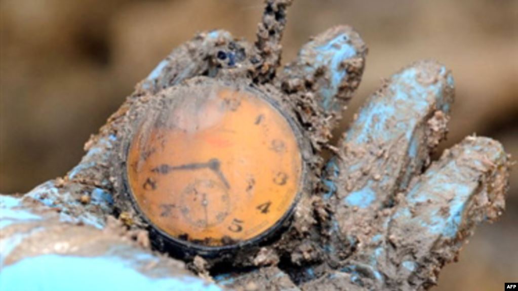 5/ They attacked Bosniak dominated town (majority Muslims) and started their ethnic cleaning. By the end of 1993, nearly three-quarters of the country was under Bosnian Serbs. Bosniaks were pushed to camps where murder, torture, rape, starvation continued unabated.+