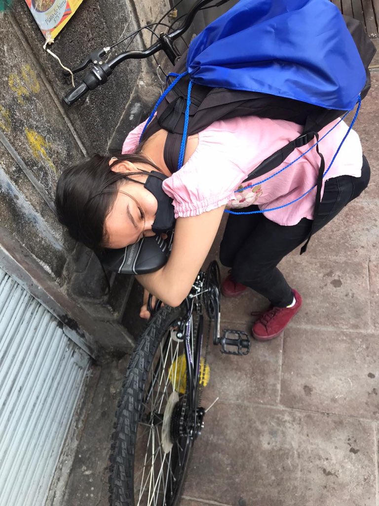 Me compré una bicicleta para la Nueva Normalidad y porque desde que me mudé a la CDMX mi objetivo era moverme en ella. Ya la tqm. 

Si me ven me las ciclovías ténganme paciencia, todavía no pierdo el miedo, si son cochistas porfa piensen en mi mami antes de aventarme la lámina.