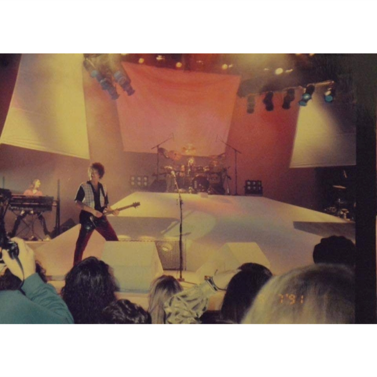 HistoriasStereo's tweet photo. + Fotos Fan Roken Arg Show 14 y último de esa serie. #soda #sodastereo #cerati #zetabosio #charlyalberti #andreaalvarez #danielmelero #tweetygonzalez #rocknacional #rexmix #cancionanimal #historiasenstereo https://t.co/aQdDc6PrUJ