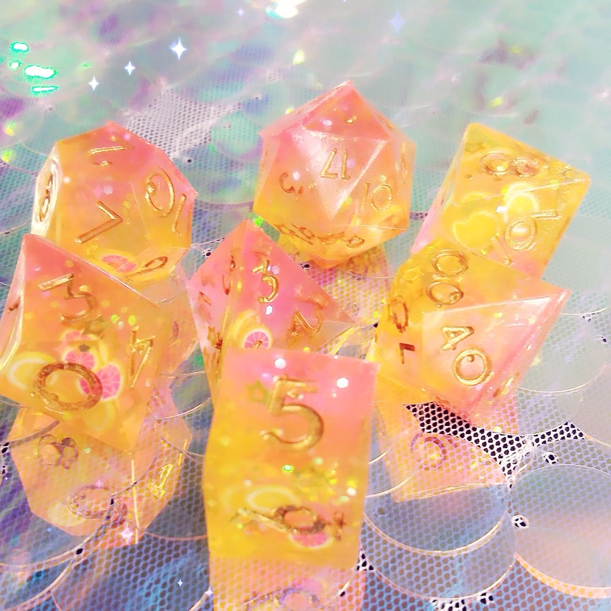 ForbiddenSnacky's tweet image. DND DICE SET GIVEAWAY🍋☀️🍋

Its summer so its time for a refreshing giveaway
Winner get a full set of one of my lemonade designs in any color you would like🍋🍹

RULES:
Must follow
Retweet and like give you two entries

Ends July 31st good luck💛