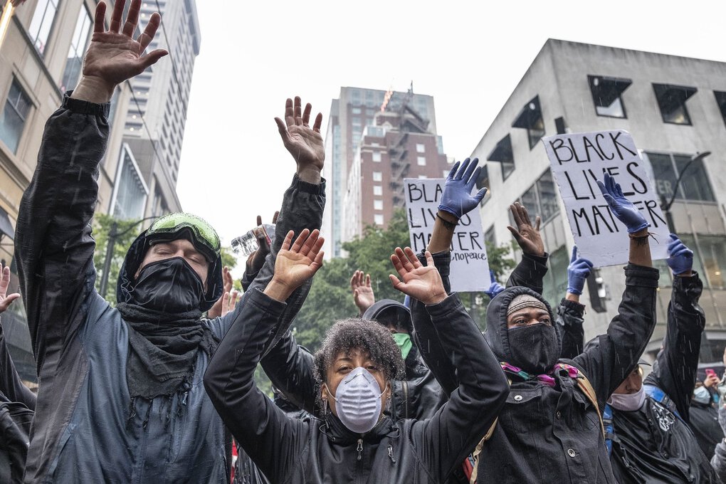 The article has no byline, and begins with the following:"Editor’s note: This is a live account of updates from demonstrations Saturday, May 30, as the day unfolded."(photo Dean Rutz)